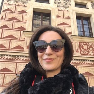 Meet your Posher, Marian